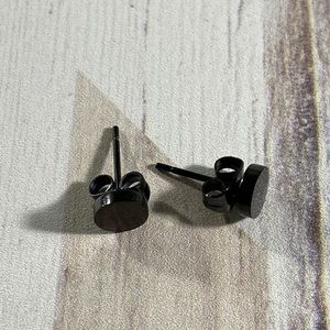 Circle Studs- Black